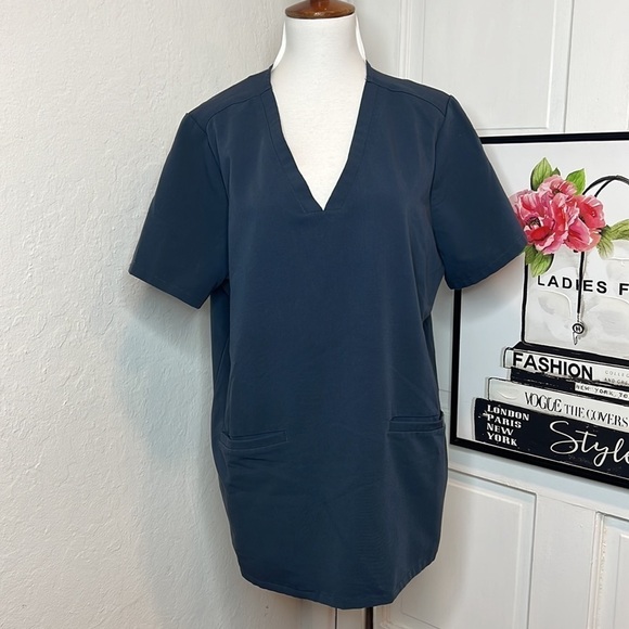FIGS Casma Muted Blue Scrub Top Size L - Picture 1 of 6